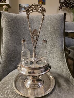 Antique Vintage Silverplate Castor Condiment Cruet Hold 5. 2 Glass Bottles/tray